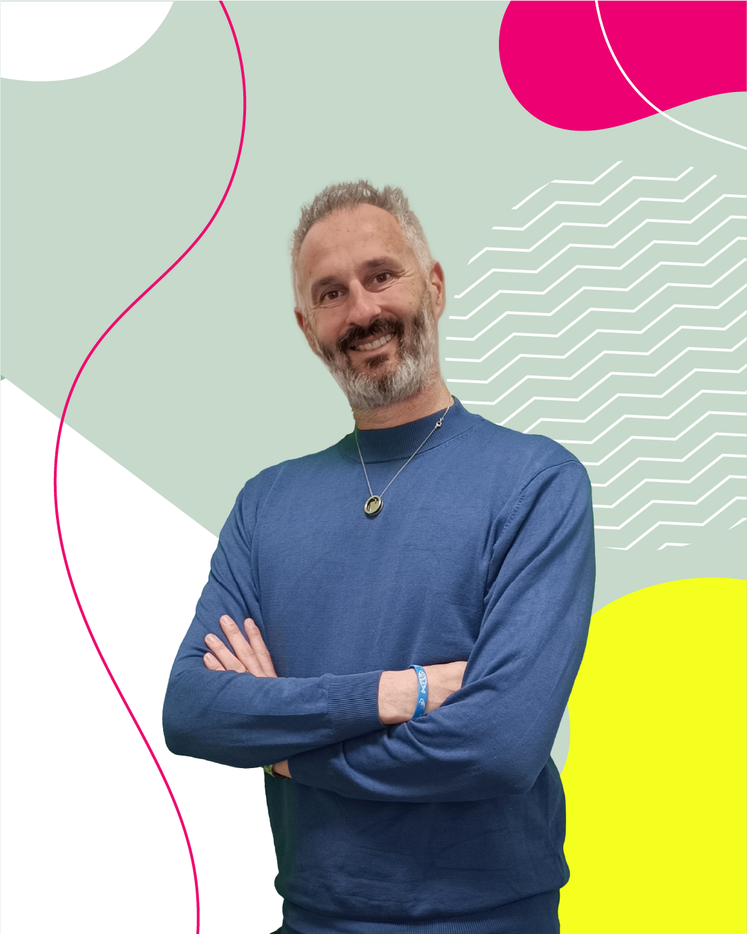 Daniele Postiglioni con maglia blu in posa su sfondo grafico moderno